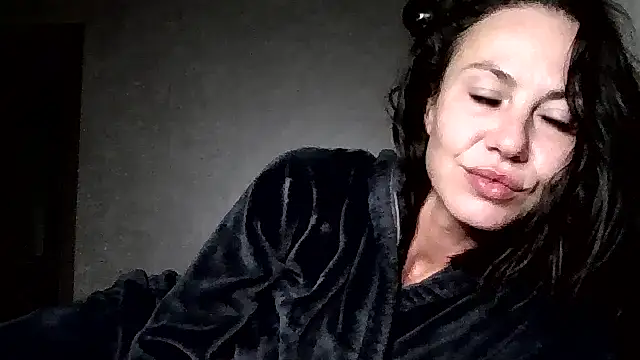 Snapshot of JulianaGold1 chatting on 07-11-26, 10:55 JulianaGold1 online show from 07-11-26, 10:55