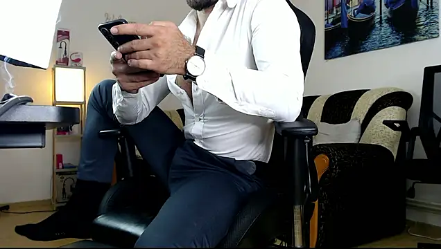 Snapshot of marioslim chatting on 06-25-26, 06:18 marioslim online show from 06-25-26, 06:18