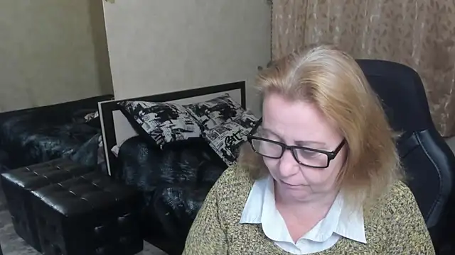 Snapshot of Frau_Marta chatting on 11-21-25, 03:00 Frau Marta online show from 11-21-25, 03:00