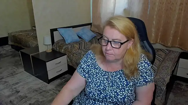 Snapshot of Frau_Marta chatting on 06-21-26, 01:03 Frau Marta online show from 06-21-26, 01:03
