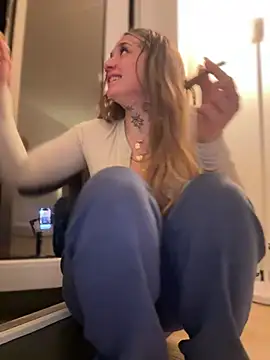 Snapshot of chloetease chatting on 12-16-24, 11:39 chloetease online show from 12-16-24, 11:39