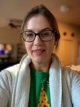 MaiseKnox online show from 12-14-25, 04:23