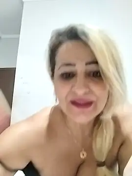 Snapshot of vivifernades chatting on 02-14-25, 05:57 vivifernades online show from 02-14-25, 05:57