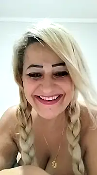 Snapshot of vivifernades chatting on 02-19-25, 08:52 vivifernades online show from 02-19-25, 08:52