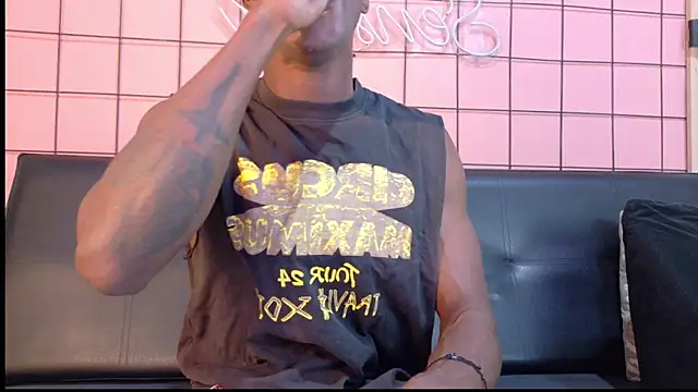 Snapshot of martin_killer chatting on 10-30-25, 01:18 martin killer online show from 10-30-25, 01:18