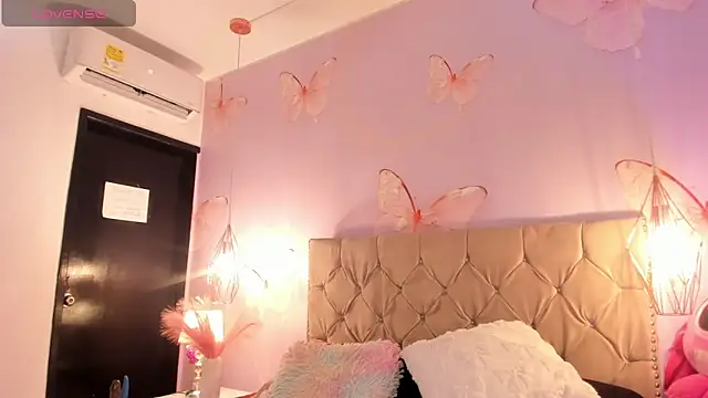 Snapshot of Vivi_prinncess chatting on 04-30-26, 03:13 Vivi prinncess online show from 04-30-26, 03:13