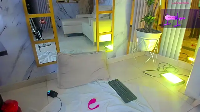 Snapshot of erotik_lady chatting on 02-24-25, 10:14 erotik lady online show from 02-24-25, 10:14