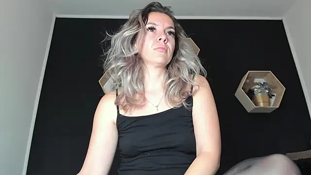 Snapshot of Alesys69 chatting on 09-30-25, 09:53 Alesys69 online show from 09-30-25, 09:53