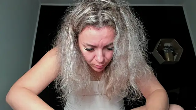 Snapshot of Alesys69 chatting on 11-20-25, 10:42 Alesys69 online show from 11-20-25, 10:42