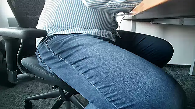 Snapshot of 69bezfleku chatting on 10-28-25, 07:01 69bezfleku online show from 10-28-25, 07:01