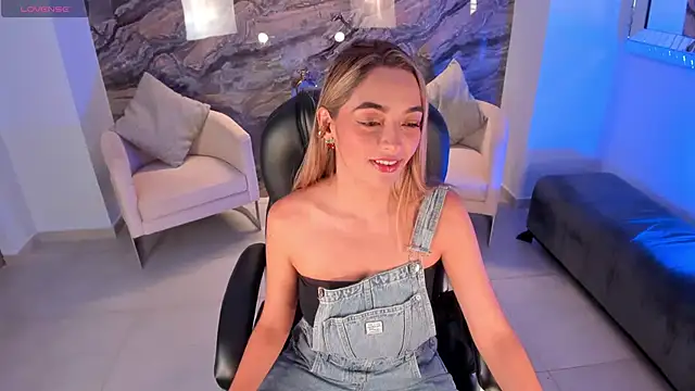 Snapshot of MelissaMoore_ chatting on 02-19-25, 12:03 MelissaMoore online show from 02-19-25, 12:03