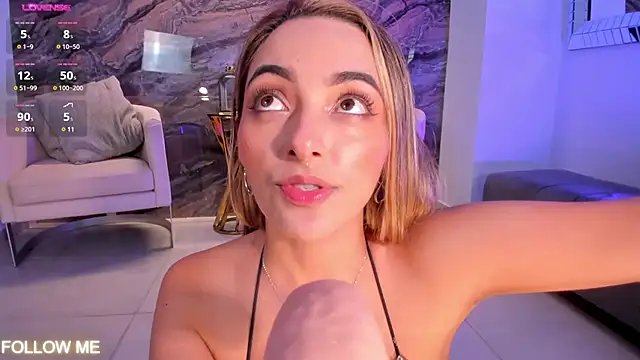 Snapshot of MelissaMoore_ chatting on 03-05-25, 05:40 MelissaMoore online show from 03-05-25, 05:40