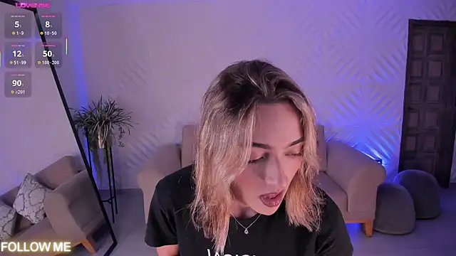 Snapshot of MelissaMoore_ chatting on 11-11-25, 02:44 MelissaMoore online show from 11-11-25, 02:44