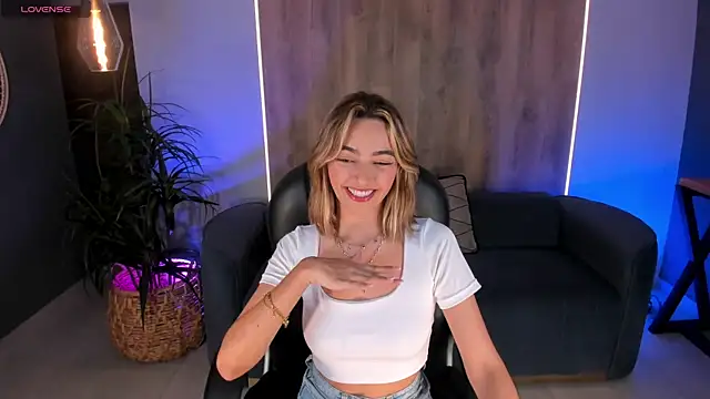 Snapshot of MelissaMoore_ chatting on 12-01-25, 03:55 MelissaMoore online show from 12-01-25, 03:55