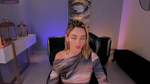 Snapshot of MelissaMoore_ chatting on 12-15-25, 02:38 MelissaMoore online show from 12-15-25, 02:38