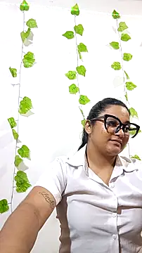 Snapshot of shayna_all chatting on 09-11-25, 10:32 shayna all online show from 09-11-25, 10:32