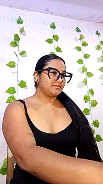 Snapshot of shayna_all chatting on 12-17-25, 01:33 shayna all online show from 12-17-25, 01:33