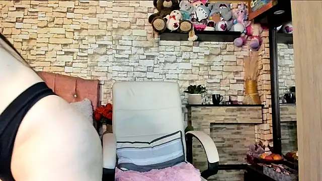 Snapshot of Carla_expit chatting on 07-02-26, 12:32 Carla expit online show from 07-02-26, 12:32