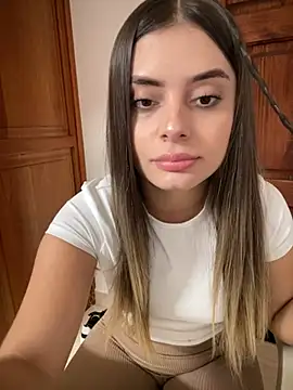 Snapshot of Miss_valeriaa chatting on 12-08-24, 03:45 Miss valeriaa online show from 12-08-24, 03:45