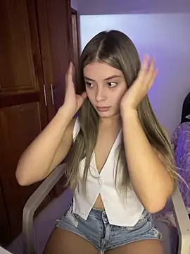 Snapshot of Miss_valeriaa chatting on 03-06-25, 03:45 Miss valeriaa online show from 03-06-25, 03:45