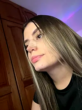 Snapshot of Miss_valeriaa chatting on 10-03-25, 07:33 Miss valeriaa online show from 10-03-25, 07:33