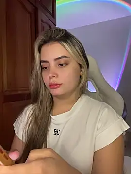 Snapshot of Miss_valeriaa chatting on 06-23-26, 03:32 Miss valeriaa online show from 06-23-26, 03:32