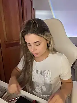 Snapshot of Miss_valeriaa chatting on 07-18-26, 08:45 Miss valeriaa online show from 07-18-26, 08:45
