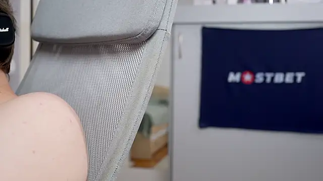 foxeslovefoxes online show from 12-20-24, 12:16