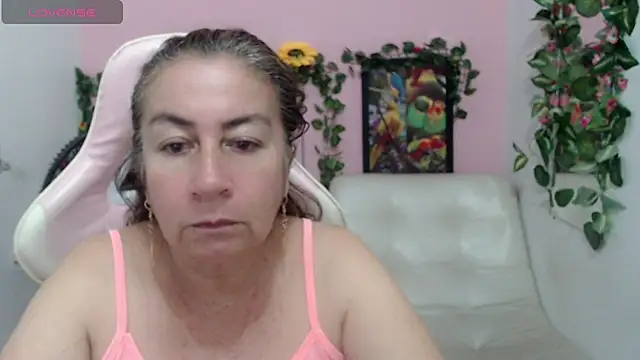 Snapshot of stepmother_105 chatting on 02-16-26, 06:15 stepmother 105 online show from 02-16-26, 06:15