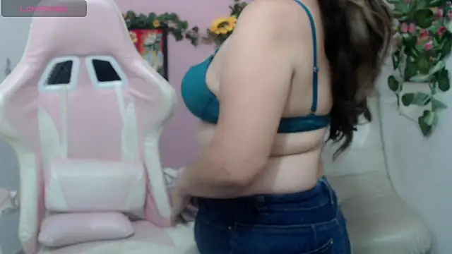 Snapshot of stepmother_105 chatting on 03-13-26, 03:29 stepmother 105 online show from 03-13-26, 03:29