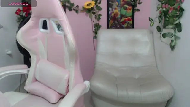 Snapshot of stepmother_105 chatting on 03-19-26, 12:20 stepmother 105 online show from 03-19-26, 12:20
