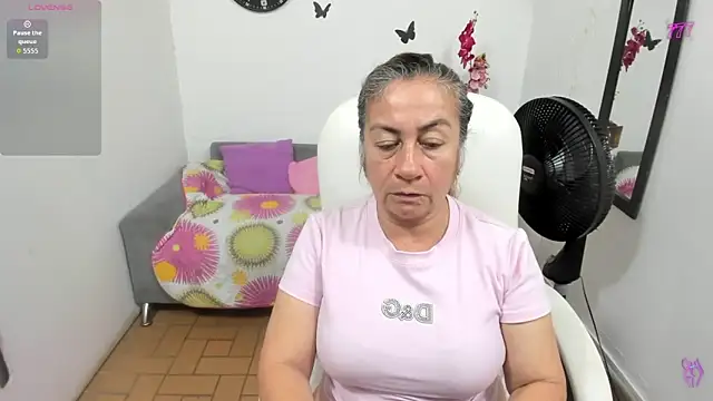 Snapshot of stepmother_105 chatting on 06-16-26, 09:39 stepmother 105 online show from 06-16-26, 09:39