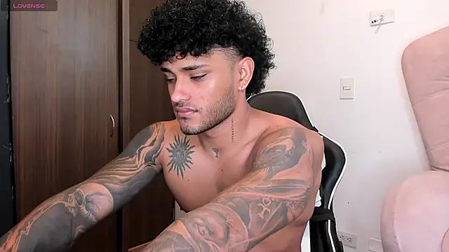 Snapshot of Alessandro_Vanni chatting on 12-03-24, 12:16 Alessandro Vanni online show from 12-03-24, 12:16