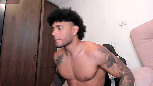 Snapshot of Alessandro_Vanni chatting on 12-03-24, 03:22 Alessandro Vanni online show from 12-03-24, 03:22