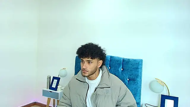 Snapshot of Alessandro_Vanni chatting on 12-05-24, 11:49 Alessandro Vanni online show from 12-05-24, 11:49