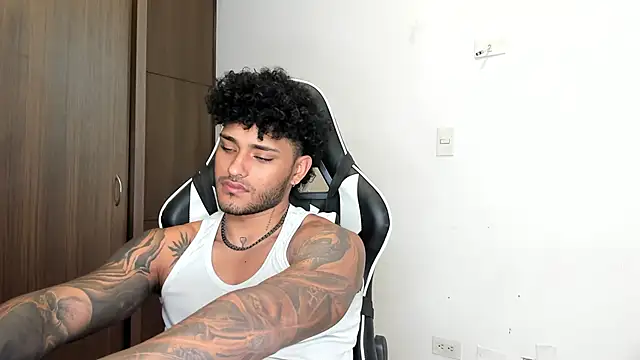 Snapshot of Alessandro_Vanni chatting on 12-08-24, 05:44 Alessandro Vanni online show from 12-08-24, 05:44