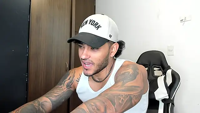 Snapshot of Alessandro_Vanni chatting on 12-09-24, 01:45 Alessandro Vanni online show from 12-09-24, 01:45