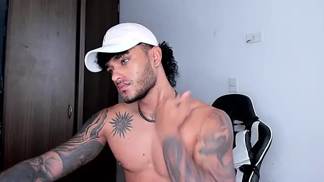 Snapshot of Alessandro_Vanni chatting on 12-11-24, 12:12 Alessandro Vanni online show from 12-11-24, 12:12