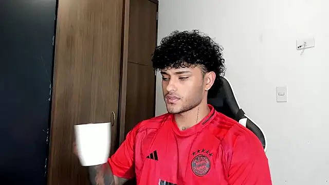 Snapshot of Alessandro_Vanni chatting on 12-16-24, 01:22 Alessandro Vanni online show from 12-16-24, 01:22