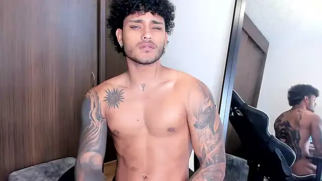 Snapshot of Alessandro_Vanni chatting on 12-20-24, 06:02 Alessandro Vanni online show from 12-20-24, 06:02