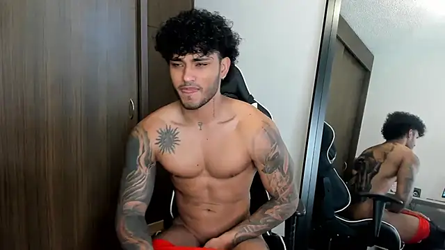 Snapshot of Alessandro_Vanni chatting on 12-21-24, 01:42 Alessandro Vanni online show from 12-21-24, 01:42