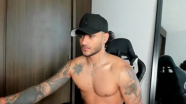 Snapshot of Alessandro_Vanni chatting on 12-28-24, 03:59 Alessandro Vanni online show from 12-28-24, 03:59