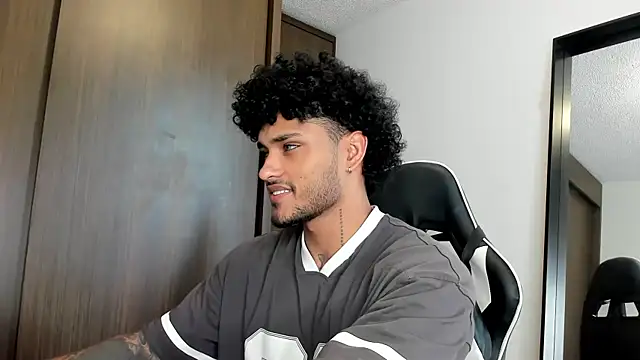 Snapshot of Alessandro_Vanni chatting on 01-08-25, 09:12 Alessandro Vanni online show from 01-08-25, 09:12