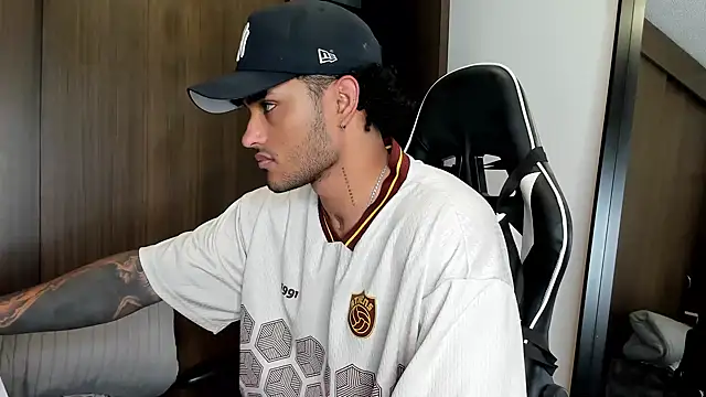 Snapshot of Alessandro_Vanni chatting on 01-13-25, 11:17 Alessandro Vanni online show from 01-13-25, 11:17