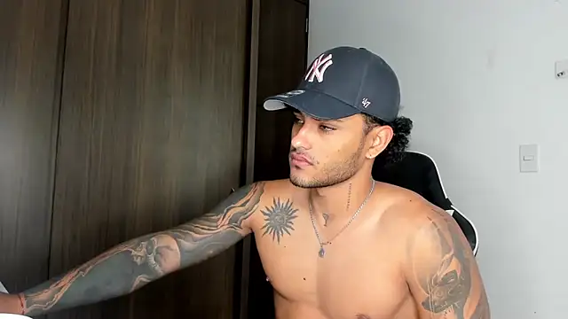 Snapshot of Alessandro_Vanni chatting on 01-17-25, 01:13 Alessandro Vanni online show from 01-17-25, 01:13