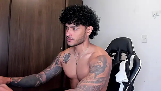 Snapshot of Alessandro_Vanni chatting on 01-18-25, 03:27 Alessandro Vanni online show from 01-18-25, 03:27