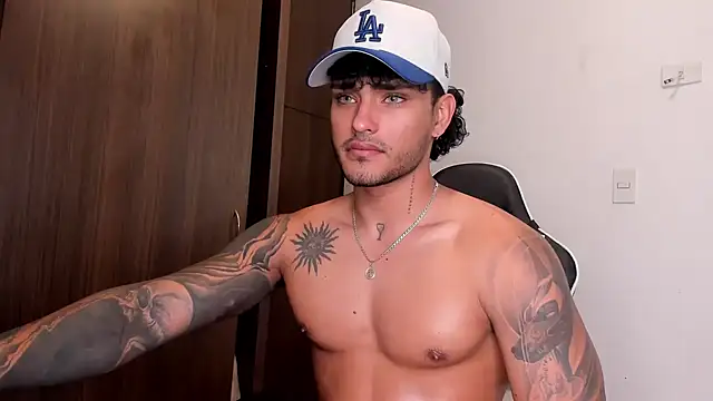 Snapshot of Alessandro_Vanni chatting on 01-24-25, 03:24 Alessandro Vanni online show from 01-24-25, 03:24