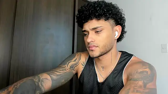 Snapshot of Alessandro_Vanni chatting on 02-03-25, 07:10 Alessandro Vanni online show from 02-03-25, 07:10