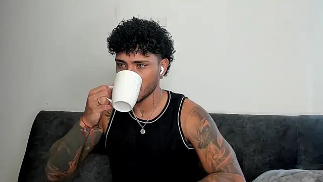 Snapshot of Alessandro_Vanni chatting on 02-09-25, 01:14 Alessandro Vanni online show from 02-09-25, 01:14