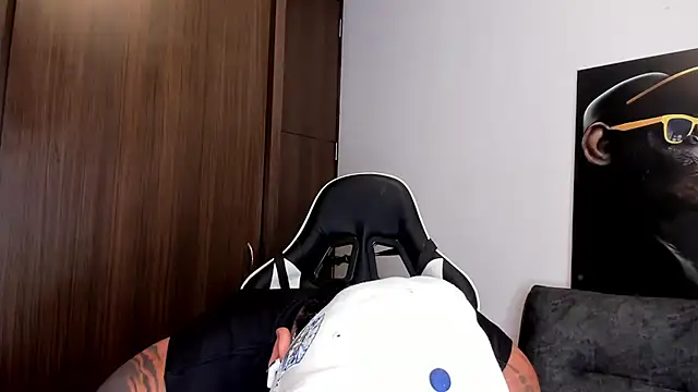 Snapshot of Alessandro_Vanni chatting on 03-07-25, 02:15 Alessandro Vanni online show from 03-07-25, 02:15